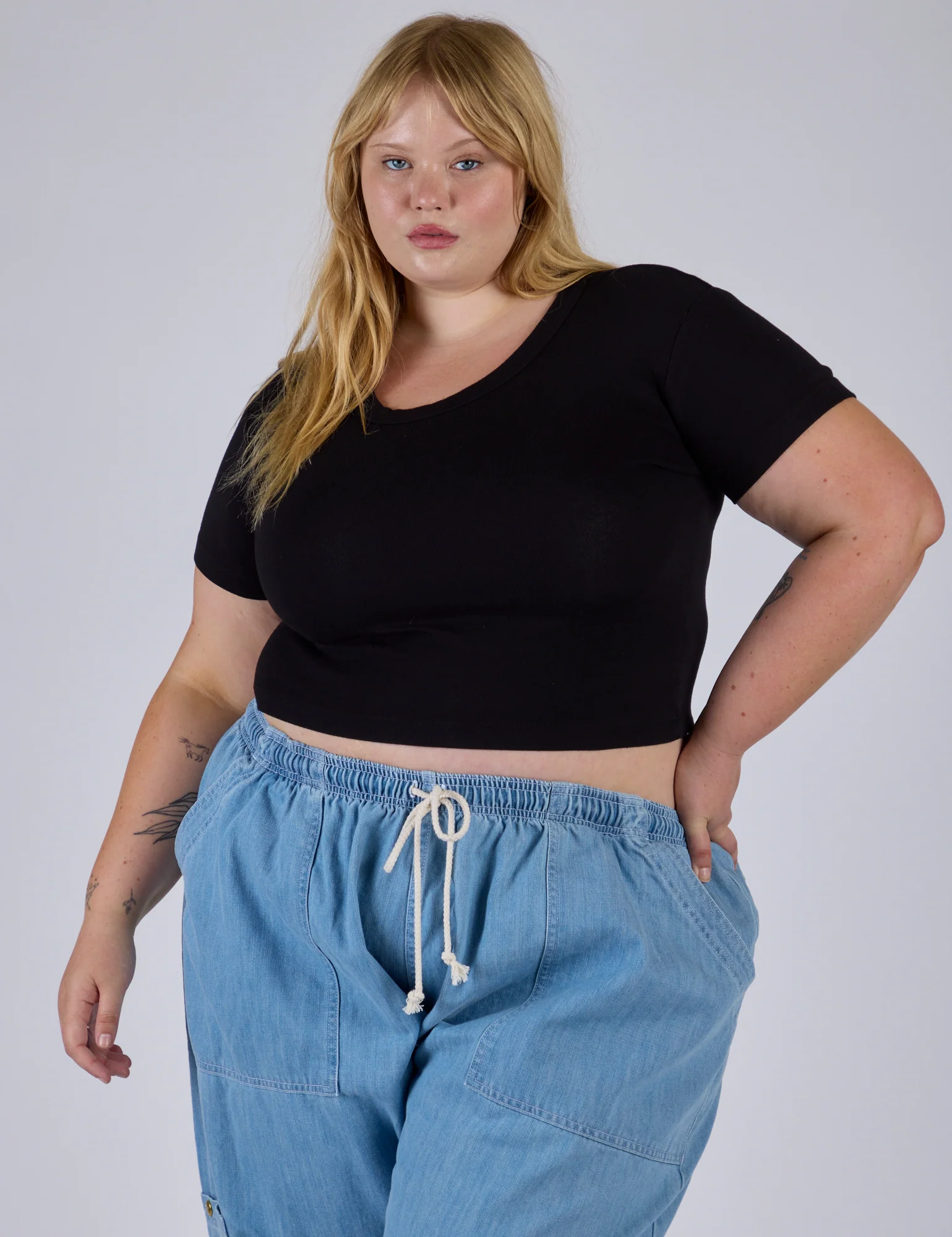 Cropped Baby Tee - Basic Black - Image 10