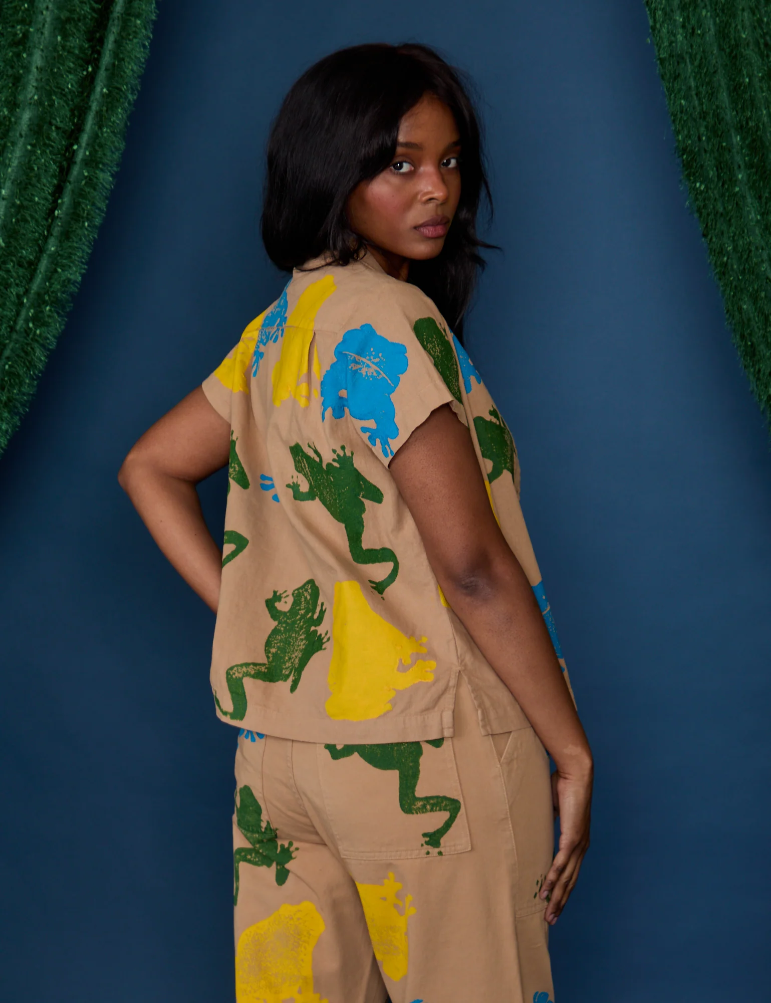 Paintstamped Pantry Button-Up - Froggy *FINAL SALE* - Image 17